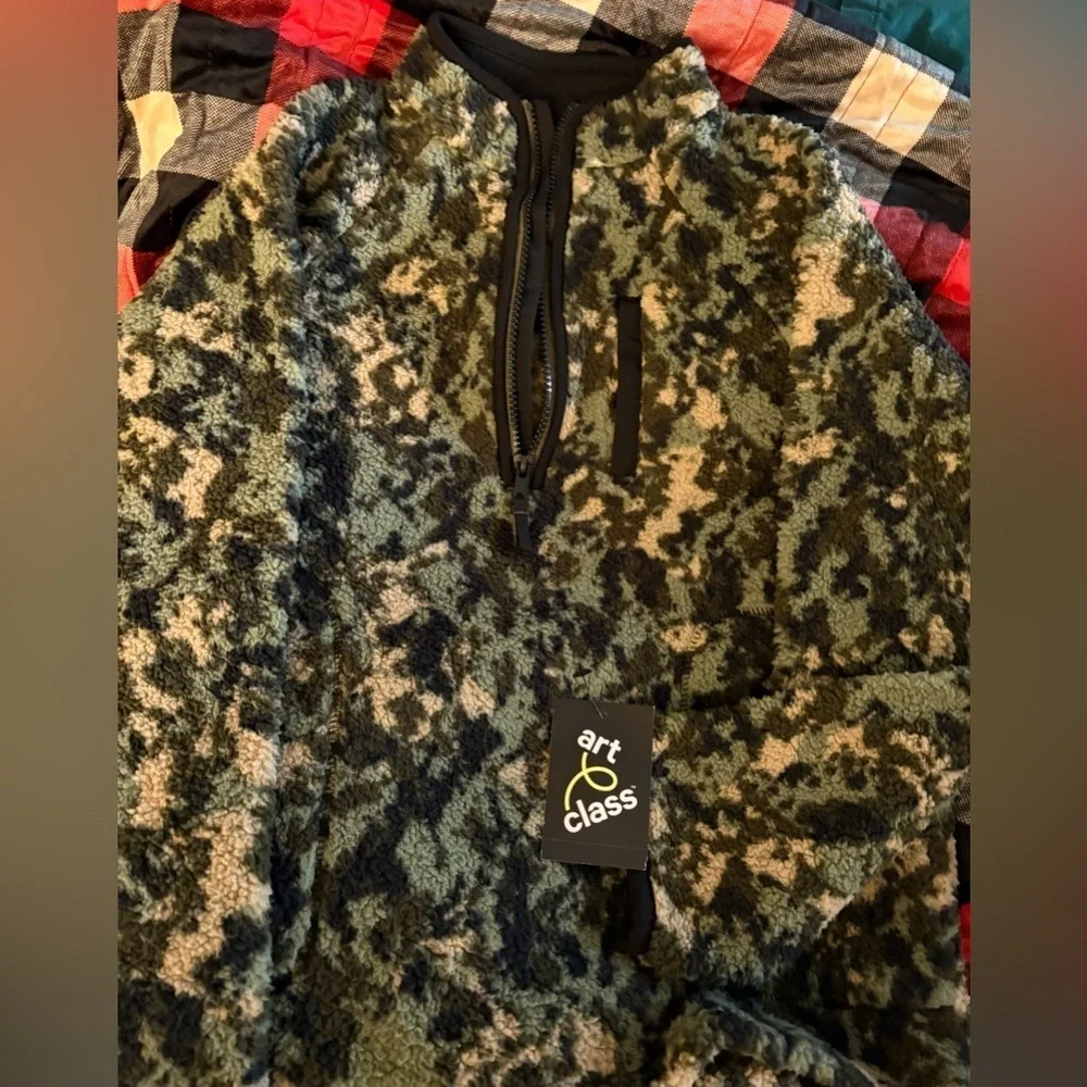 NEW- Camouflage Quarter-Zip Pullover Long sleeve  Soft  Sherpa